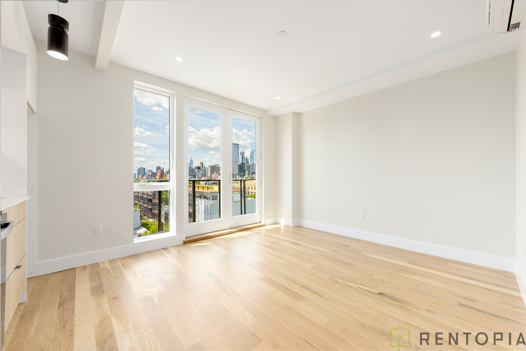 65 4 Avenue — Unit interiors