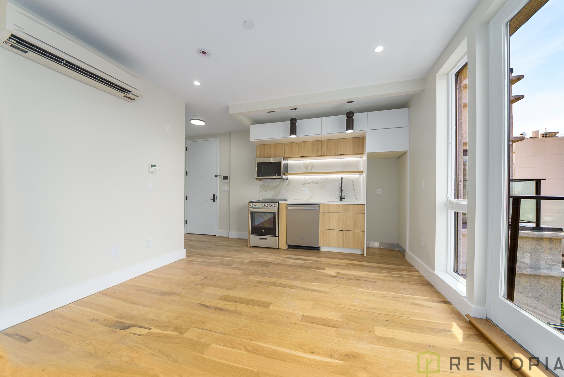 65 4 Avenue — Unit interiors