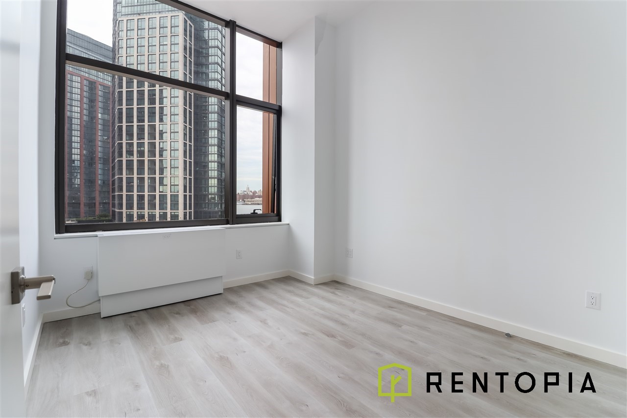 77 Commercial Street — Unit interiors