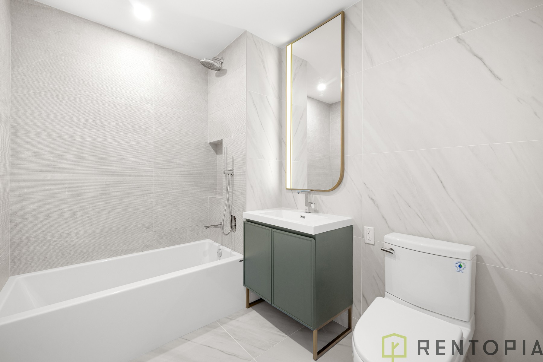 960 Franklin Avenue — Unit interiors