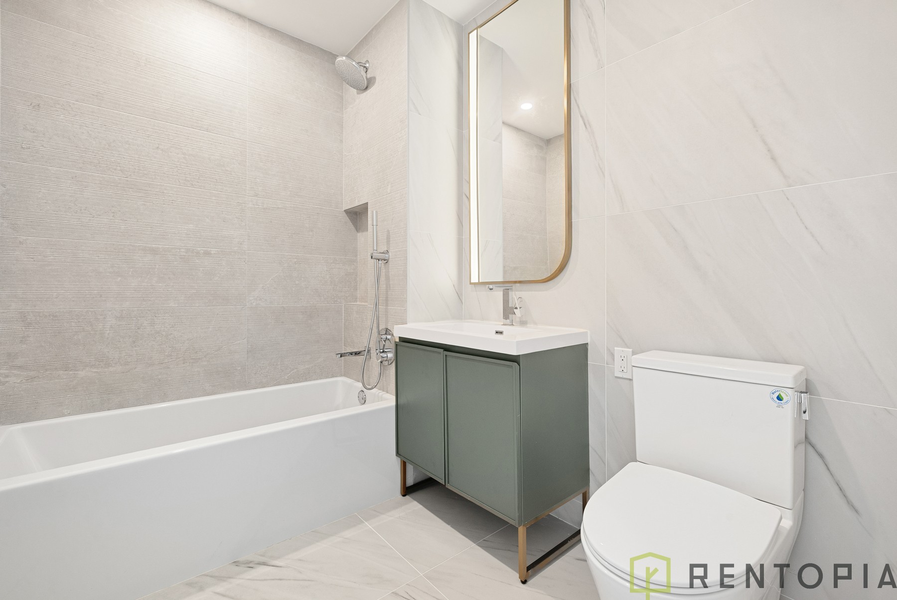 960 Franklin Avenue — Unit interiors