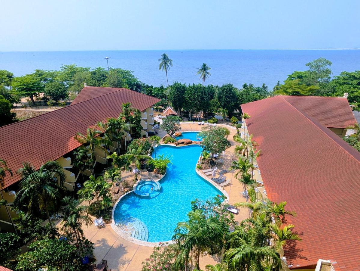 Pool view at Bella Villa Cabana, Pattaya Thailand