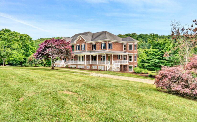 SOLD – For Sale: Magnificent Private Horse Farm – Country Estate