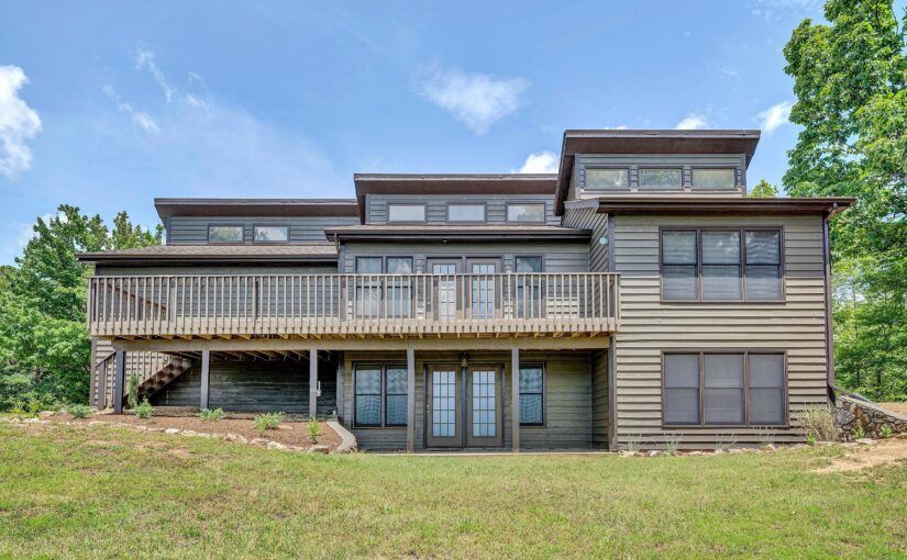 SOLD – For Sale: Private 16-Acre Estate Above the Valley! 3 Bedroom, 2.5 Bath Home