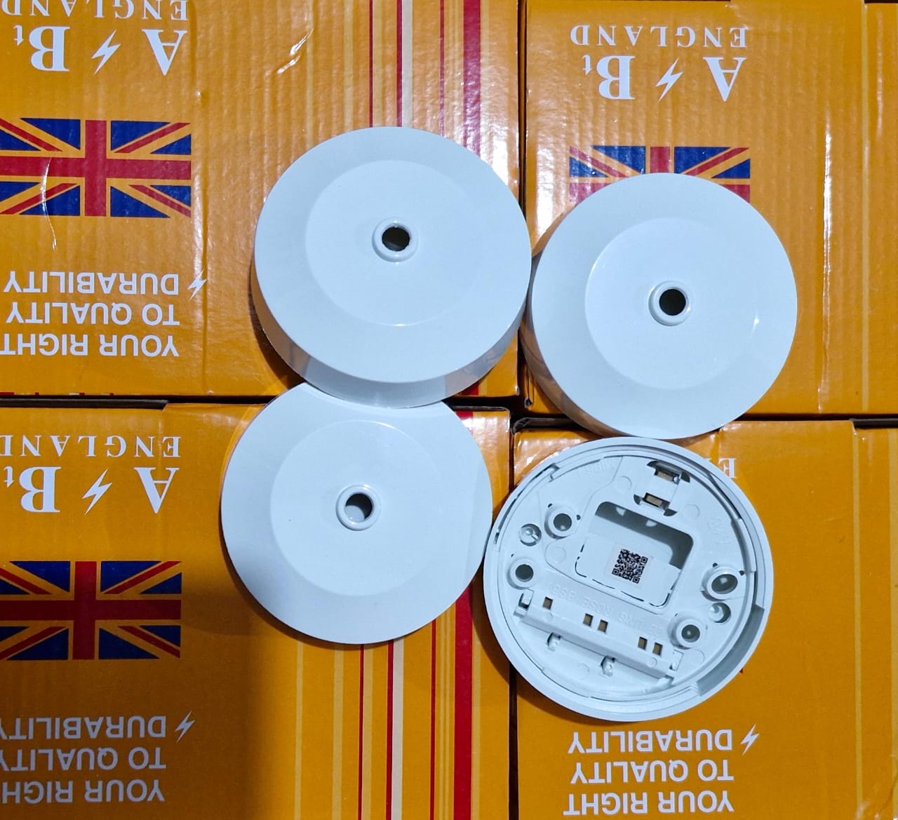 High Quality White A&Bt Ceiling Rose, Durable Electrical Accessories and Fittings for Ceiling Lights.