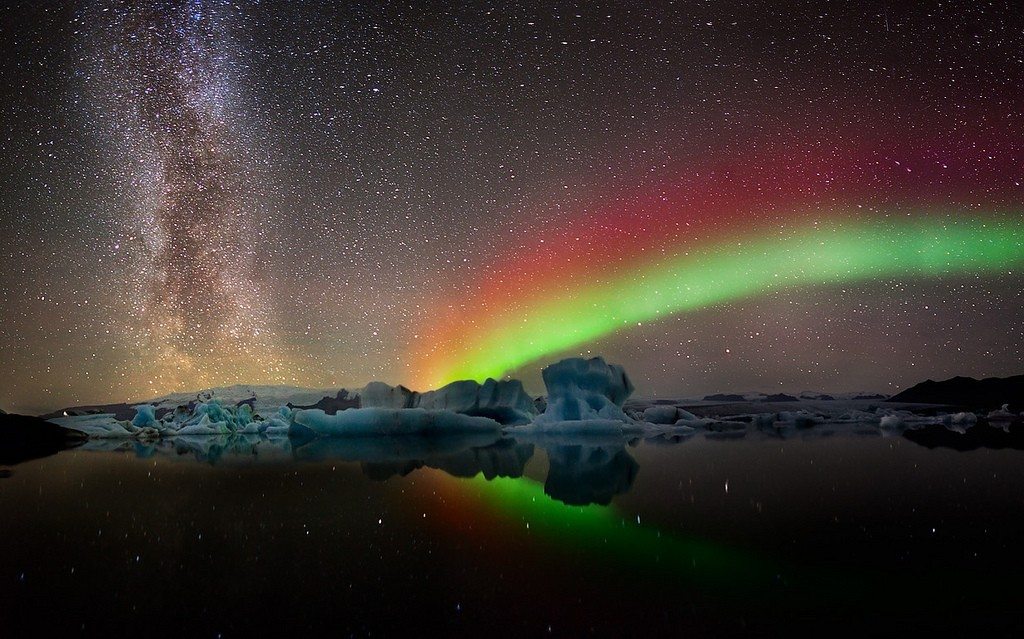 Nothern lights with milky way galaxy