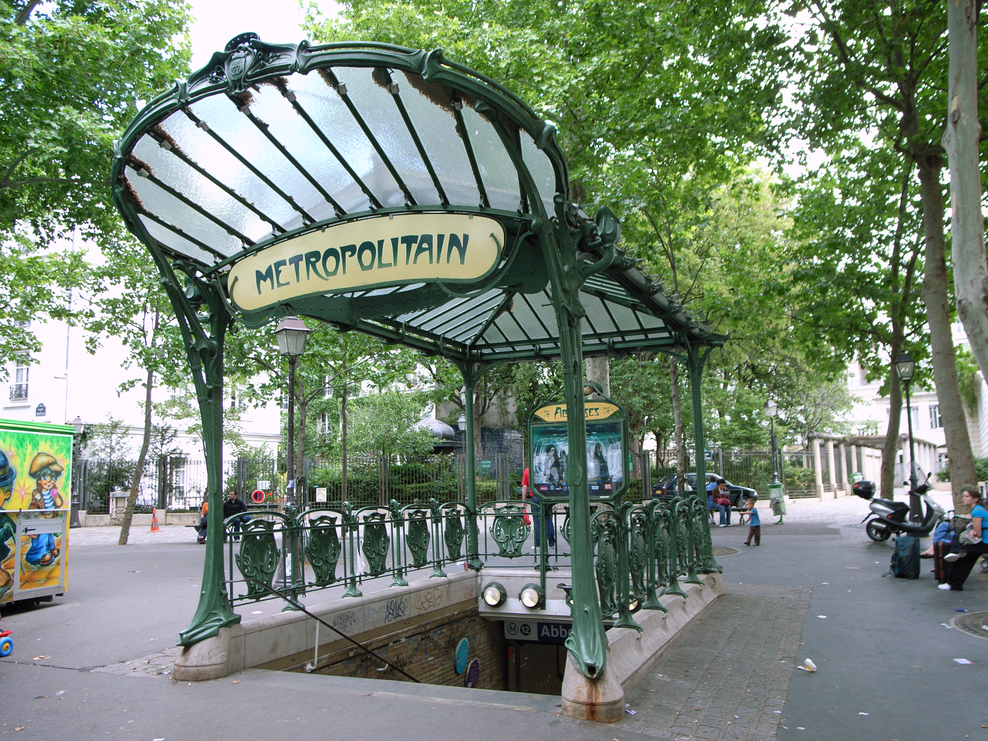Paris Metro & Public Transport: Complete Tourist Guide