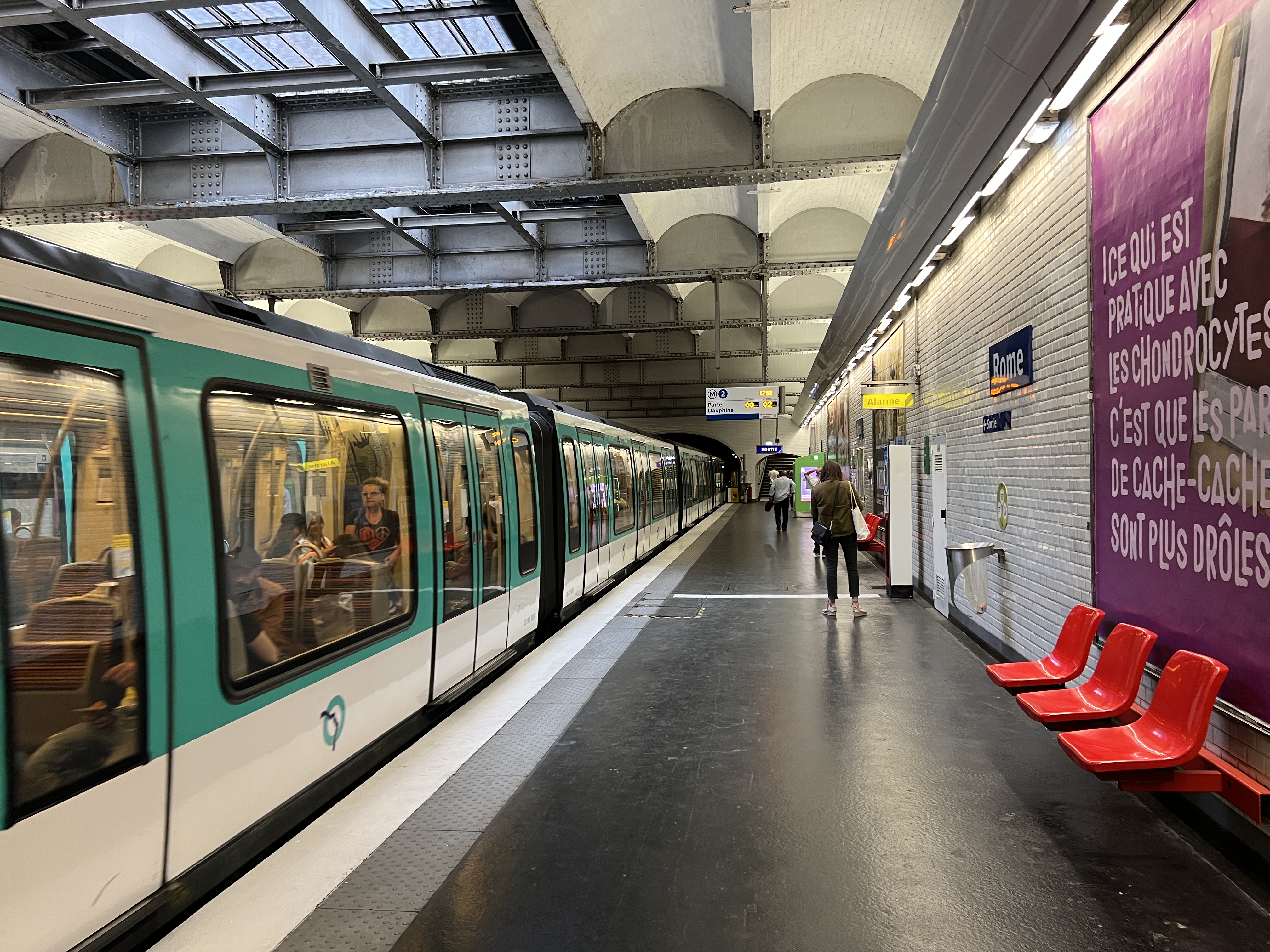 Public Transport in Italian Cities: Metro, Buses, Trams & Apps