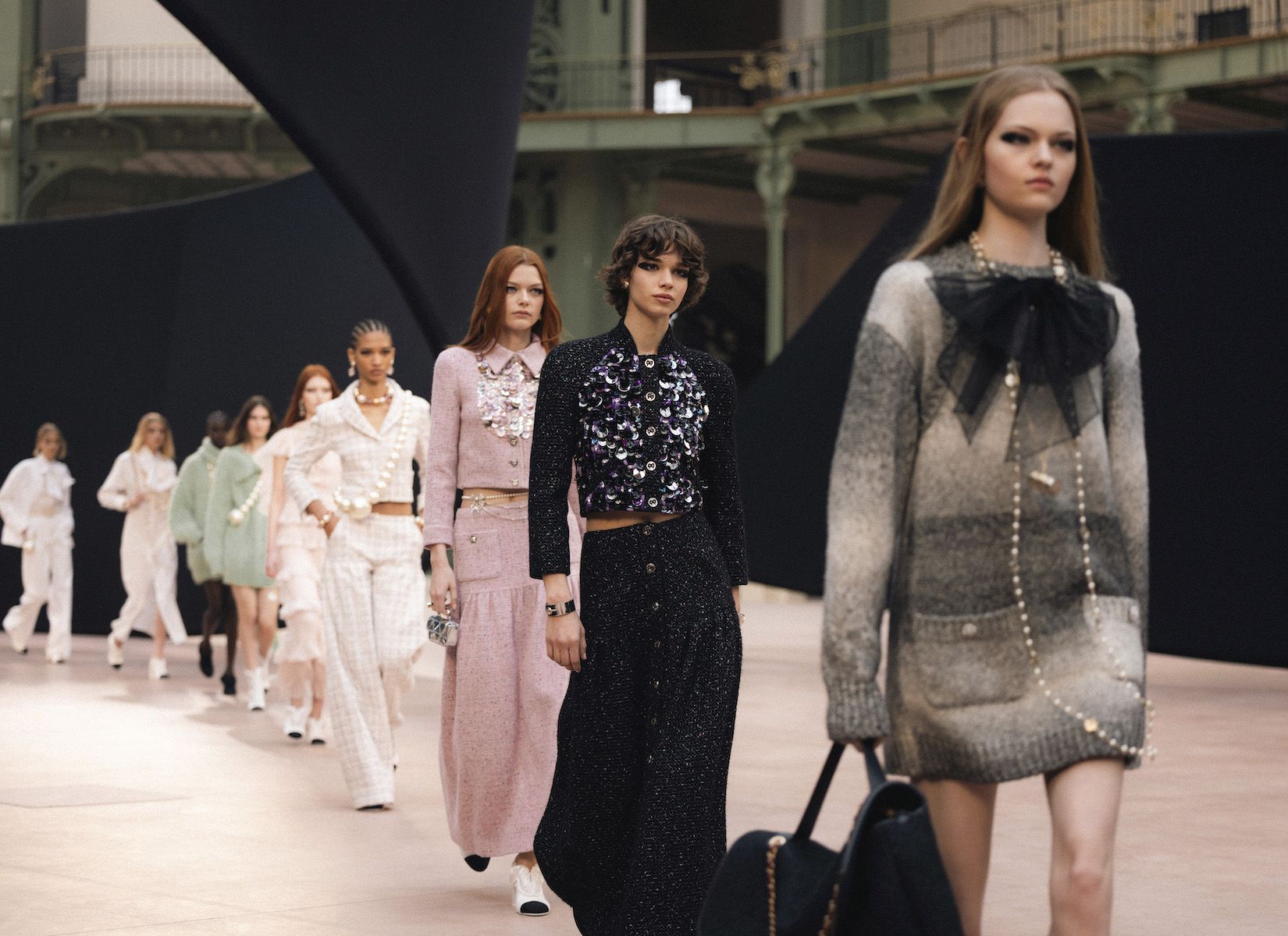 Milan Fashion Week: How to Experience It, Street Style & Key Events Calendar