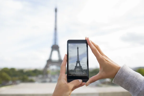 Stay Connected in Paris: Internet, WiFi, SIM Cards & Best Mobile Options