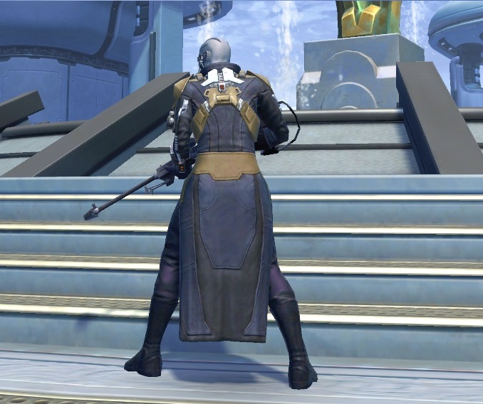 Hawkeye-Back-with-Weapon-Drawed