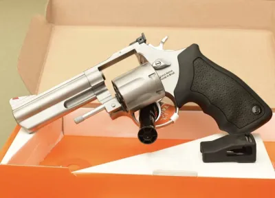 Taurus model 66 2-6600049 4 in 357 mag 7 rd