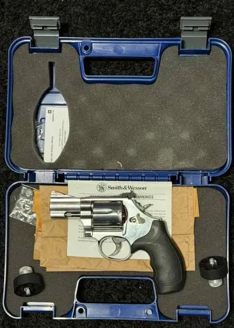 SMITH-WESSON 686 PLUS: 357 MAG / 38 SPECIAL for sale in San Antonio Texas