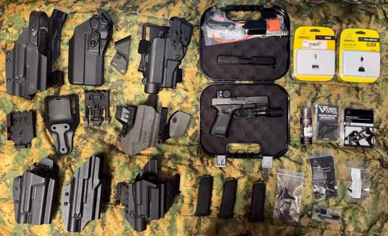 Glock 19 Gen 5 & Goodies Bundle for sale in Houston Texas