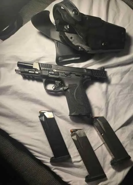 Wts M&P 2.0 10mm 4.6inch / 3 mags / lvl 3 holster for sale in Dallas Texas
