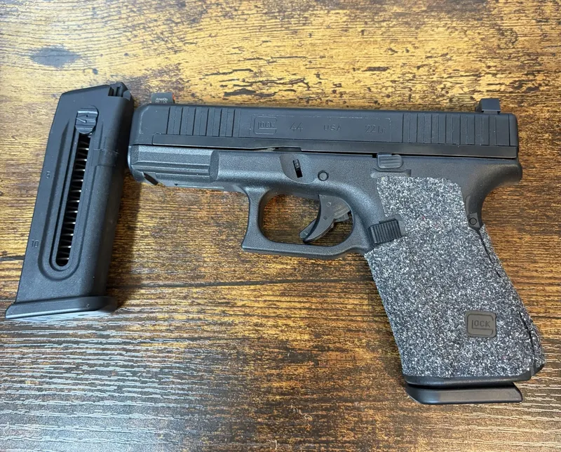 WTS Glock 44 2/10rd mags 3/18rd mags NS $300 Missouri City