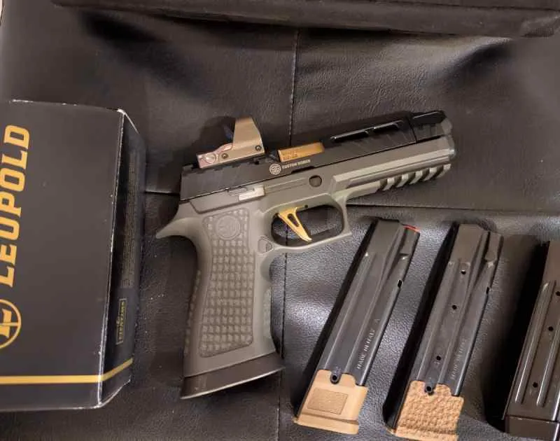 SIG SPECTRE Comp w. DeltaPoint Pro for sale in Dallas Texas