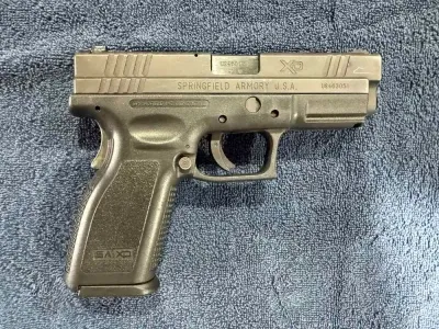 SPRINFGFIELD XD-40 COMPACT SEMI-AUTO PISTOL .40S&W CAL. 3.8" BBL