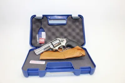 Smith & Wesson 686-6 Plus 4" BBL 7 Rounds 357 Mag Original Box Like New
