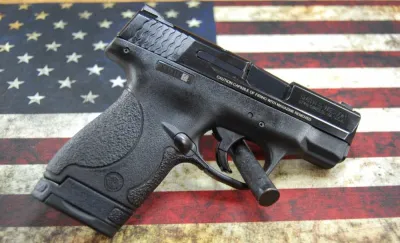 Smith & Wesson M&P 9 Shield – 9mm – 3” barrel – Near Mint Condition