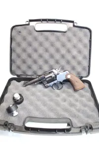 Colt Official Police .38 Spl 4" 6-Shot Mfg 1935 Hard Case & Speed Loaders