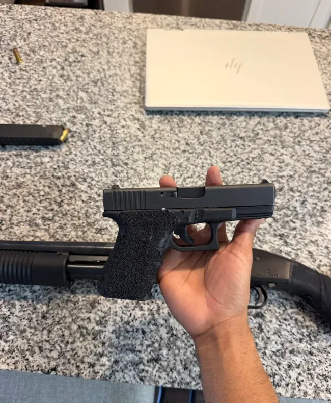 WTT Glock 23 and mossberg 12GA(Austin)