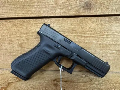 Glock G17 V 9MM 17+1 W/3 17 Round Mags 4.49" NIB 764503067792