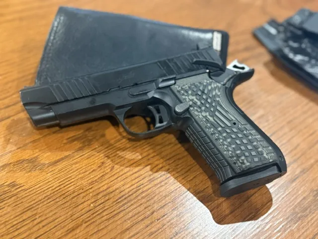 Carrollton - FS/FT - Kimber KDS9 Compact, 2 mags, box $750