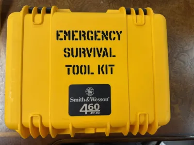 Smith & Wesson 460ES .460 Magnum Emergency Survival Bear Defense Kit