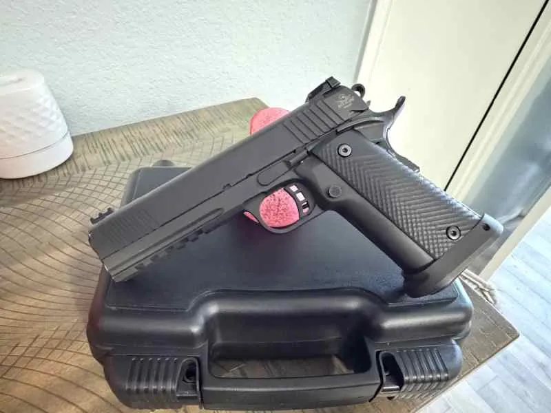 Multiple pistols for sale in Dallas Texas