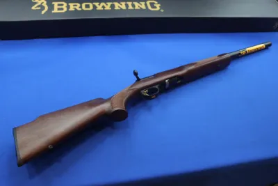 Browning Model T-BOLT Target Rifle 22 MAGNUM 20" BULL BL Walnut 22MAG 22WMR
