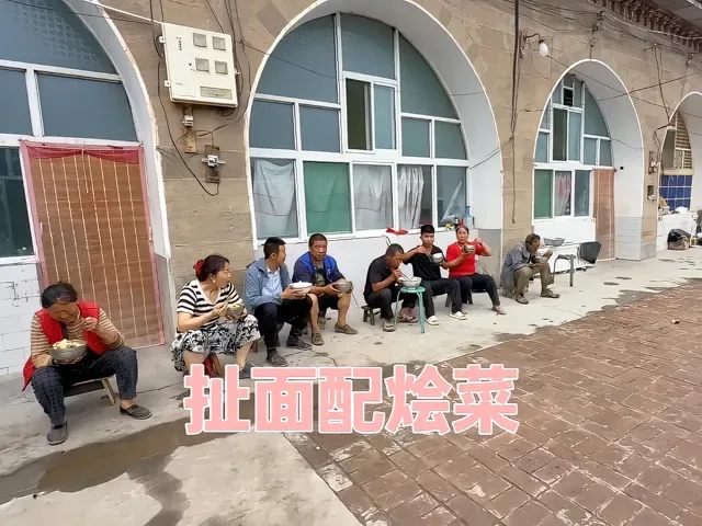 Douyin video: Chickens Adjusting to Their New Home by Farmer Da Chun