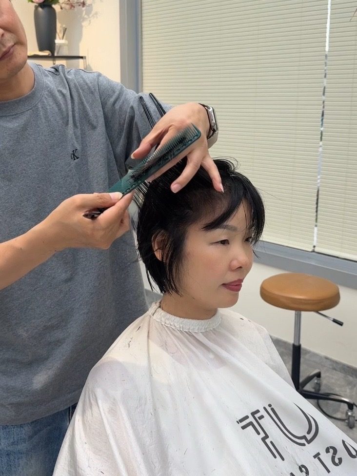 Douyin video: Timeless Ear-Loop Short Hair! by Xiao Zhu - Creating Beauty with Both Hands