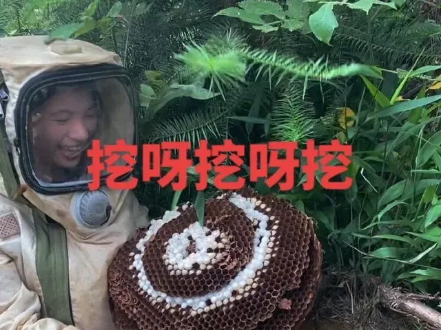 Douyin video: Getting darker from the sun 😂 by Chengxiang Xiaolai🐝