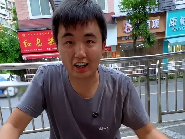 Douyin video: Xu Sanwa is catching sea cucumbers one after another, this feeling is amazing! by Xu Sanwa's Life