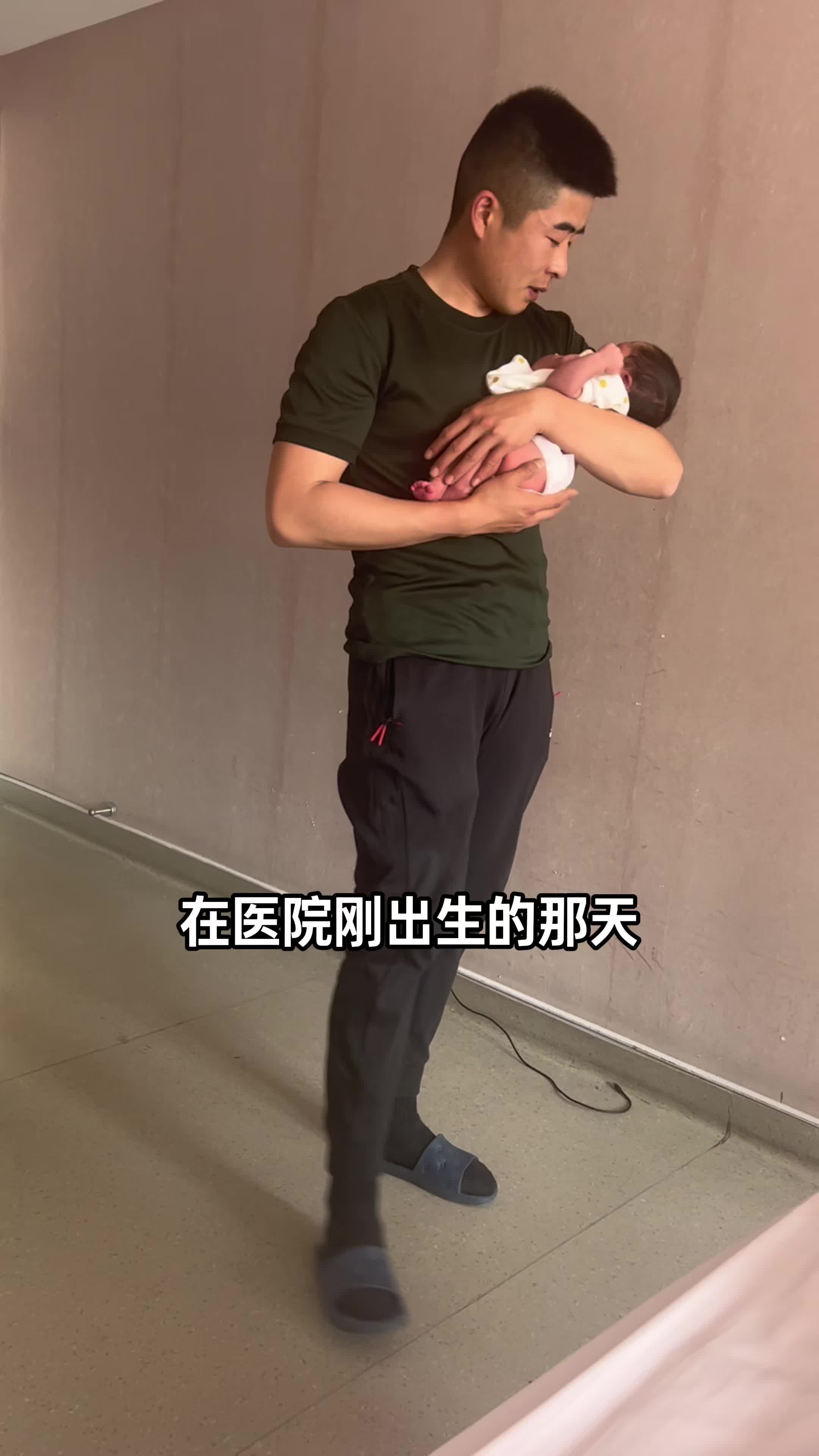 Douyin video: From a baby who didn't understand the world to a three-year-old who knows everything, he s by Zhou Zhou