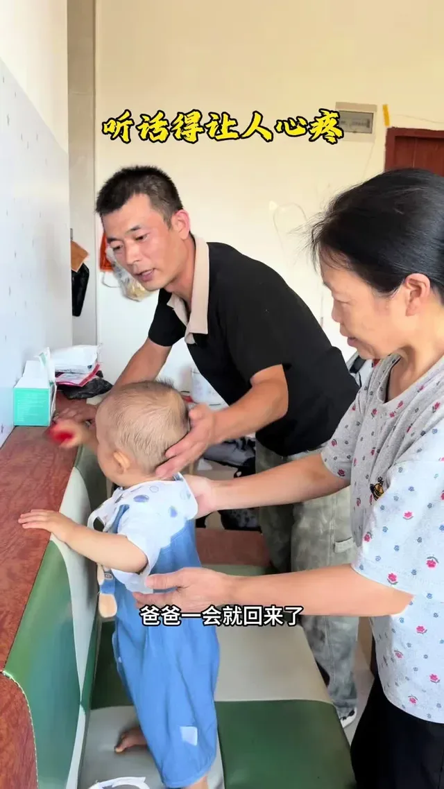 Douyin video: My baby is growing up, so understanding every day, not crying or making a fuss. by Tutu and Daddy's Daily Life