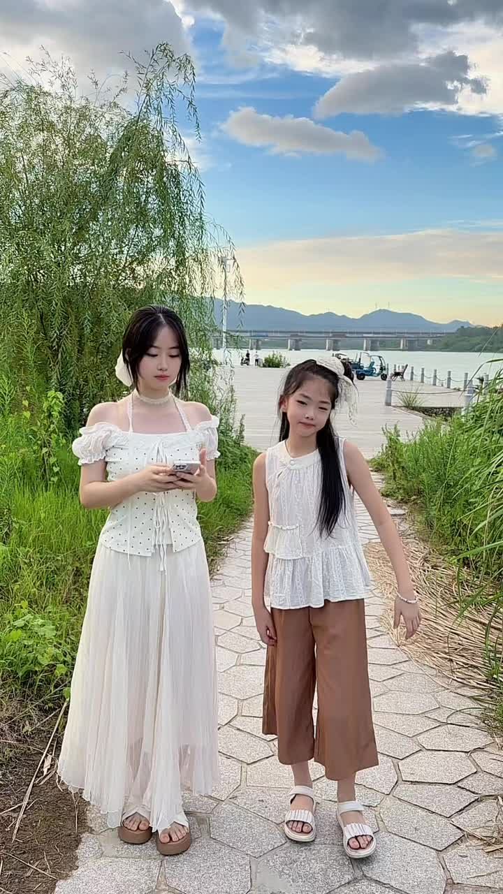 Douyin video: If You're Tired, Return to Your Hometown by Kung Fu Jiao Yang