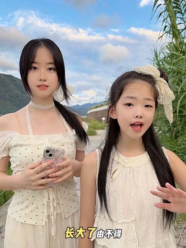 Douyin video: #If you're tired, return to your hometown #healing #cute kids singing for you by Little Apple 🍎