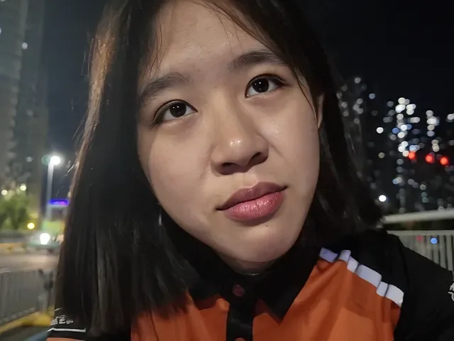 Douyin video: Rather than saying it's tiring, it's more like a kind of pressure. by Blue Knight Nini