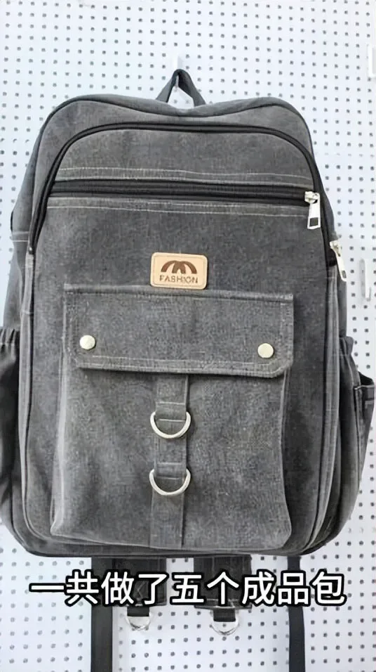 Douyin video: Transforming old clothes into a denim bag by Shuimu Needle and Thread Sister