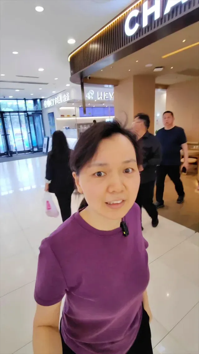 Douyin video: Wanting to Start a Media Career for My Child, but I'm Shy and Insecure by Qin Juan Er