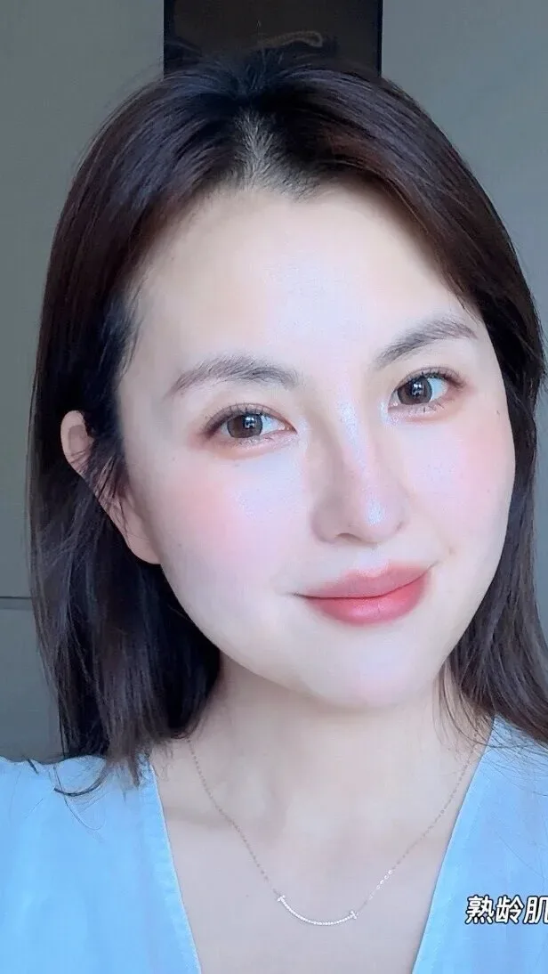 Douyin video: 41 years old, I look most like myself without heavy makeup by 朱不珠
