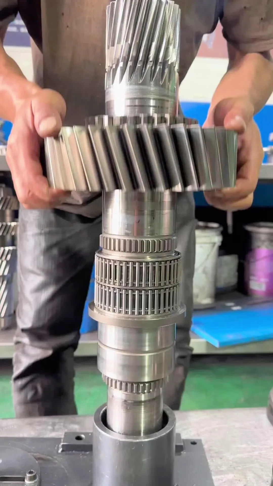 Douyin video: #重卡维修#变速箱维修 by Zhenxing Auto Repair 🛠 Xiao Gong
