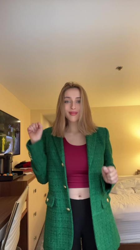 Video de TikTok de @kimmigneault con el sonido MERCHO (feat. Nico Valdi)