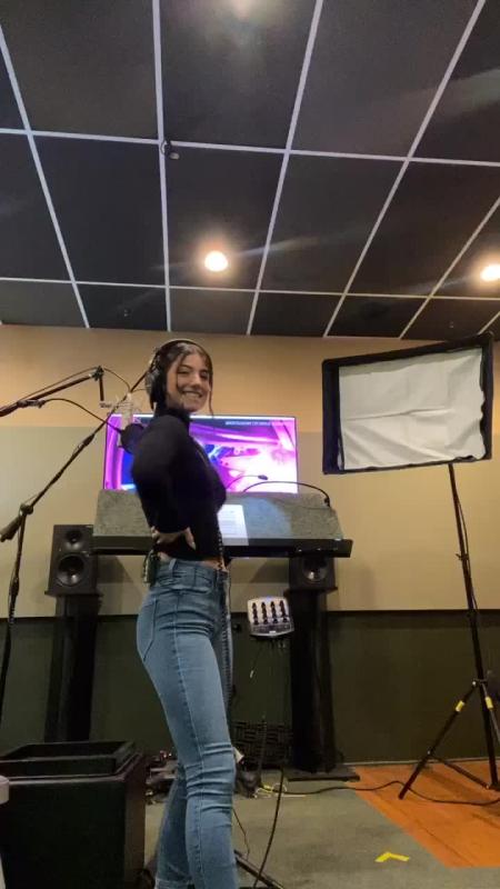 Video de TikTok de @charlidamelio con el sonido JOEMAMA