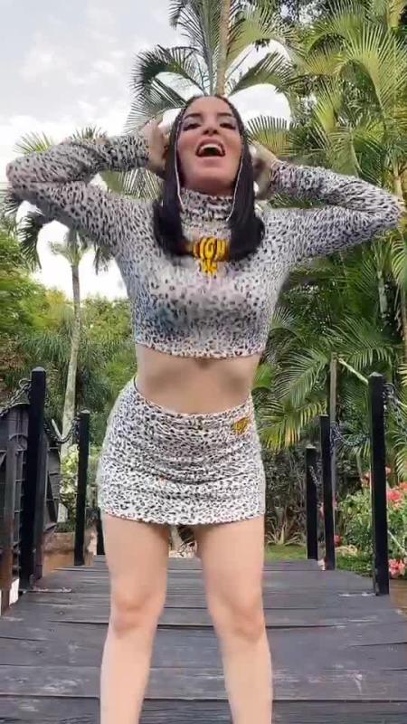 TikTok video by @kimberly.loaiza using the sound Work Out Ahí Mashup