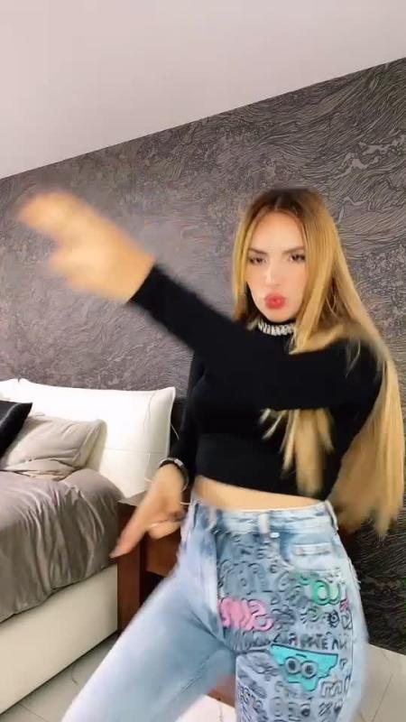 TikTok video by @kimberly.loaiza using the sound La Mamá de la Mamá (feat. El Cherry Scom)