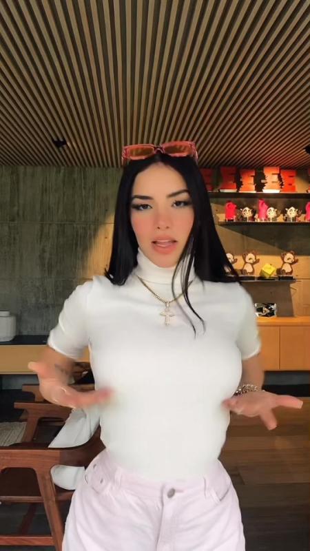 TikTok video by @kimberly.loaiza using the sound Sexo Virtual