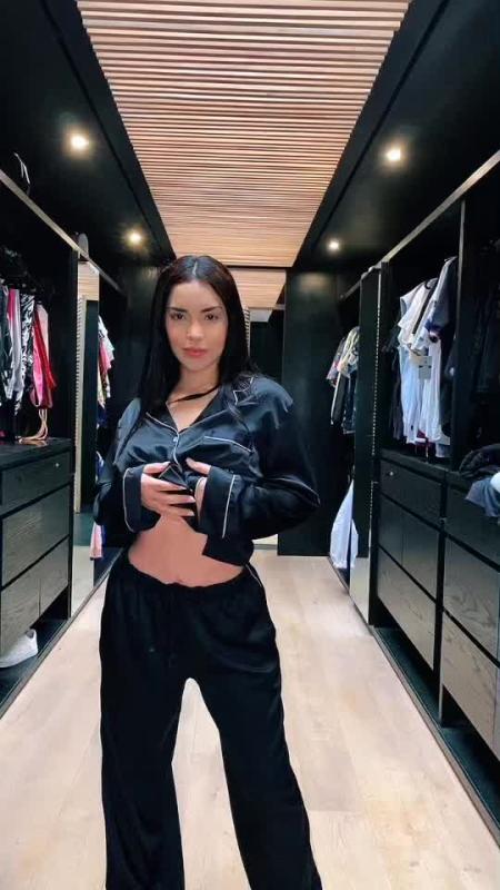 TikTok video by @kimberly.loaiza using the sound Pa' Que Retozen